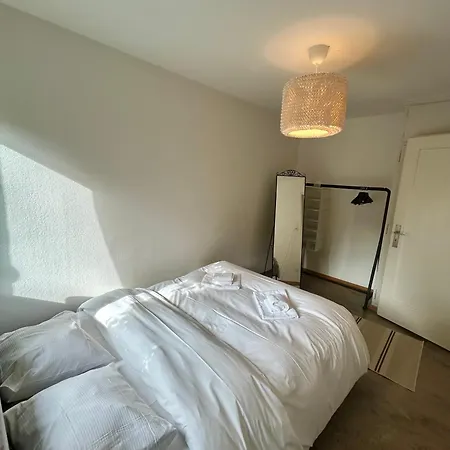 アパート Basic Flat With Balcony In チューリッヒ