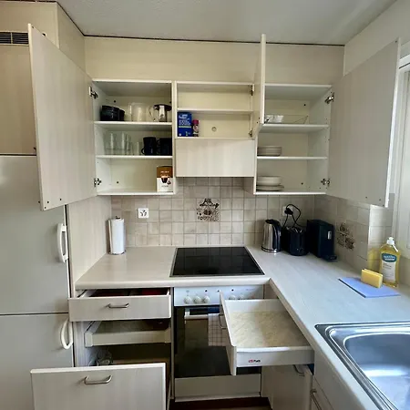 Basic Flat With Balcony In * チューリッヒ