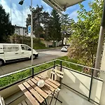 Basic Flat With Balcony In 公寓 *